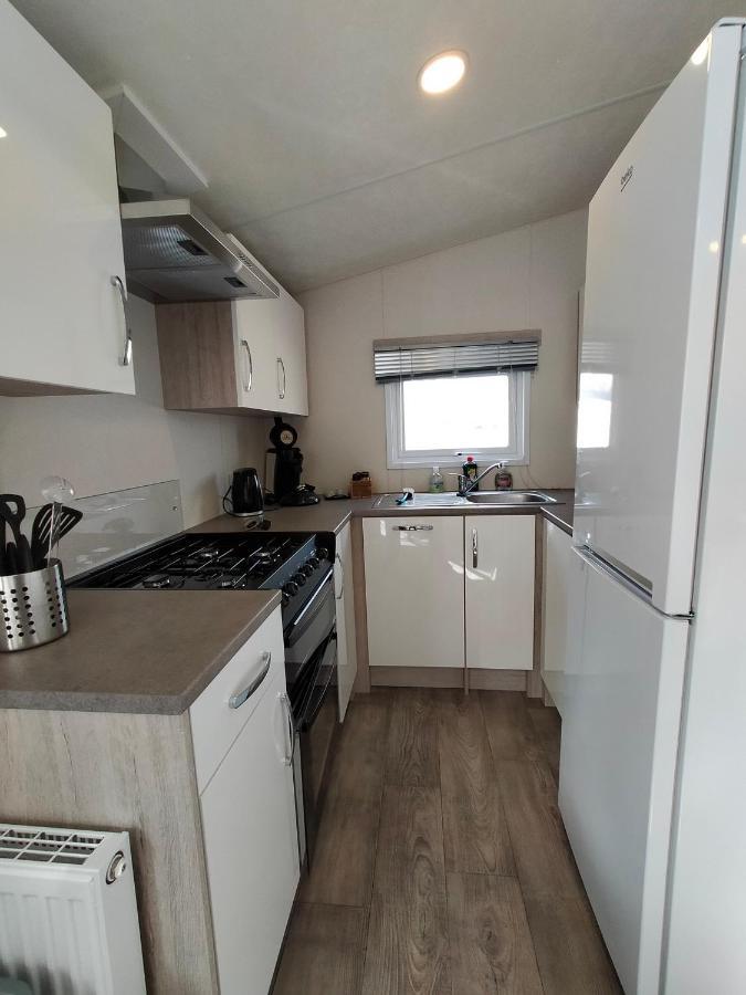 Bj Chalets - De Rug 1 - Vakantiepark Lauwersoog - Luxe Chalet Met Vaatwasser! Vroege Incheck! מראה חיצוני תמונה