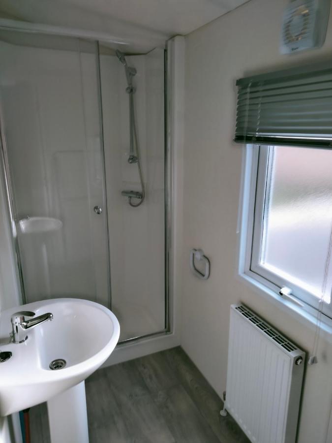 Bj Chalets - De Rug 1 - Vakantiepark Lauwersoog - Luxe Chalet Met Vaatwasser! Vroege Incheck! מראה חיצוני תמונה